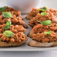 Crostini with Roasted Red Pepper Tapanade Recipe