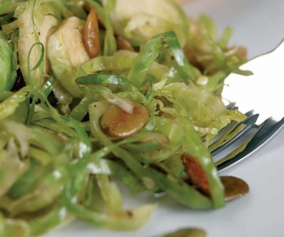 Crunchy Sprout Salad with Pumpkin Seeds and Balsamic Vinegar Recipe