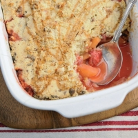 Sweet Eve Strawberry, Pink Lady Apple and Gorwydd Caerphilly Crumble Recipe