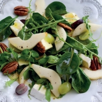 Pear, Brie and Pecan Salad Recipe